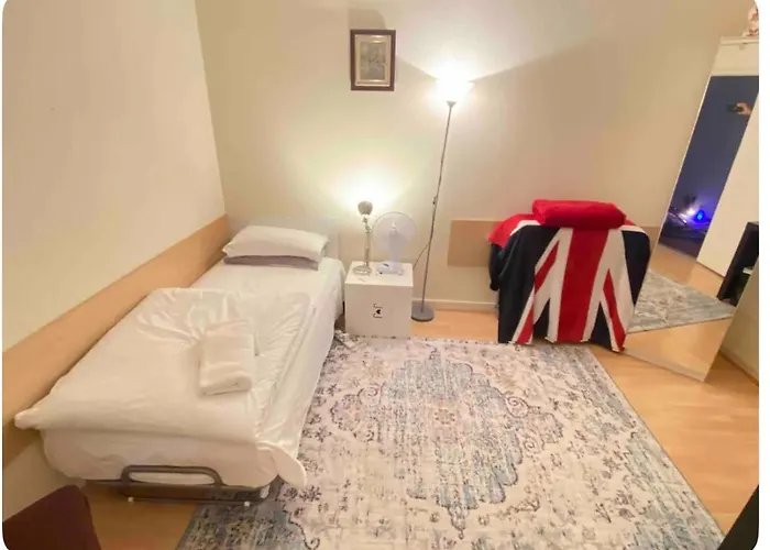 Single Room - Kings Cross, Female Only,, Guest Rooms