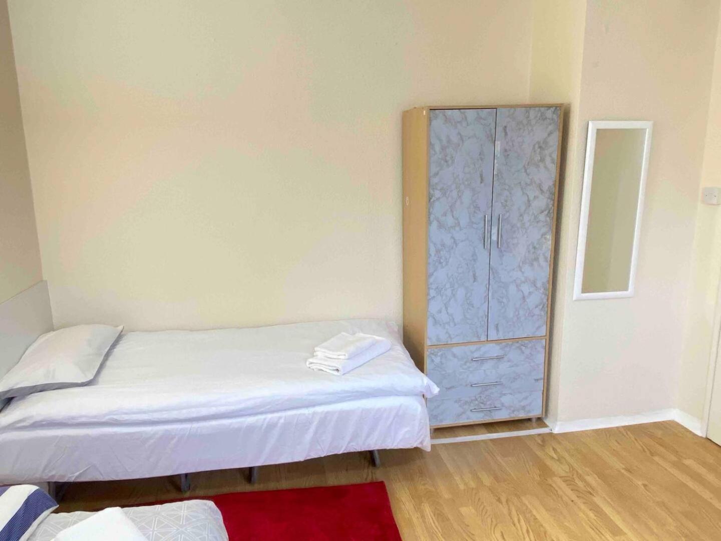 Homestay Single - Kings Cross, Female Only,, Guest *